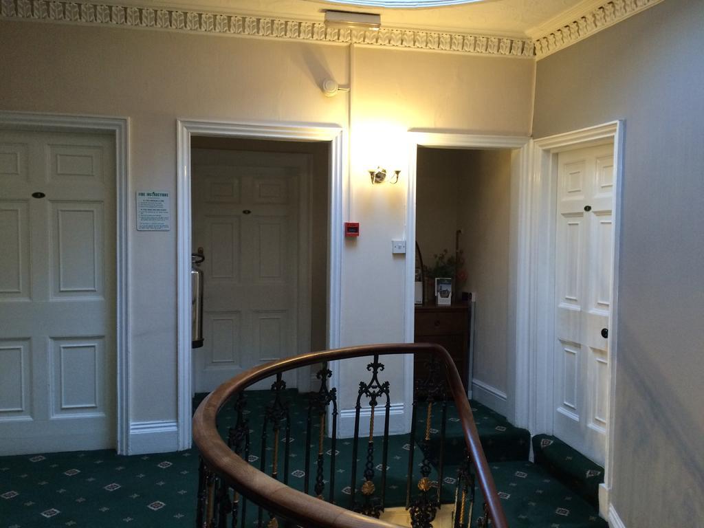 Hilbury Court Hotel Trowbridge Kültér fotó