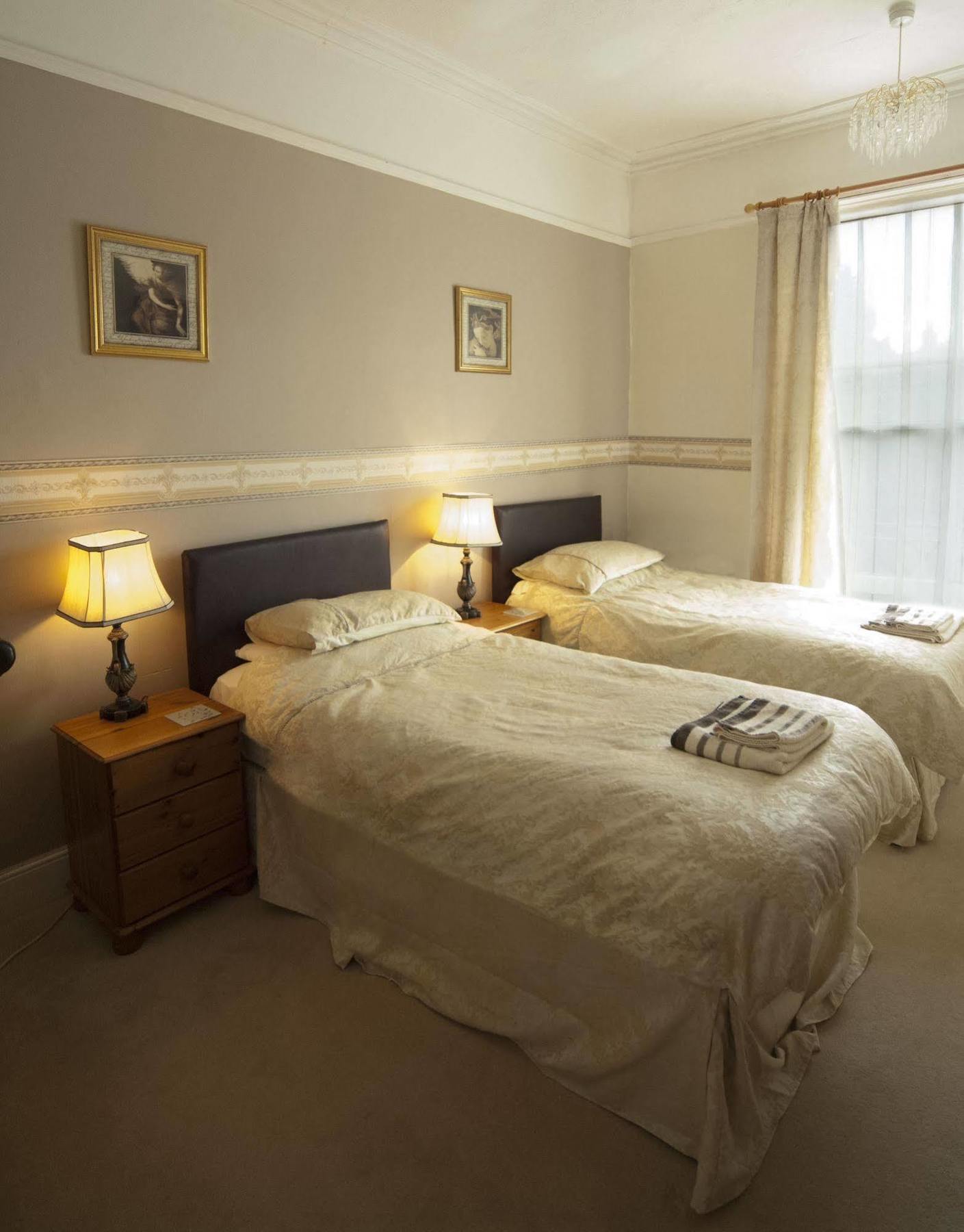 Hilbury Court Hotel Trowbridge Kültér fotó