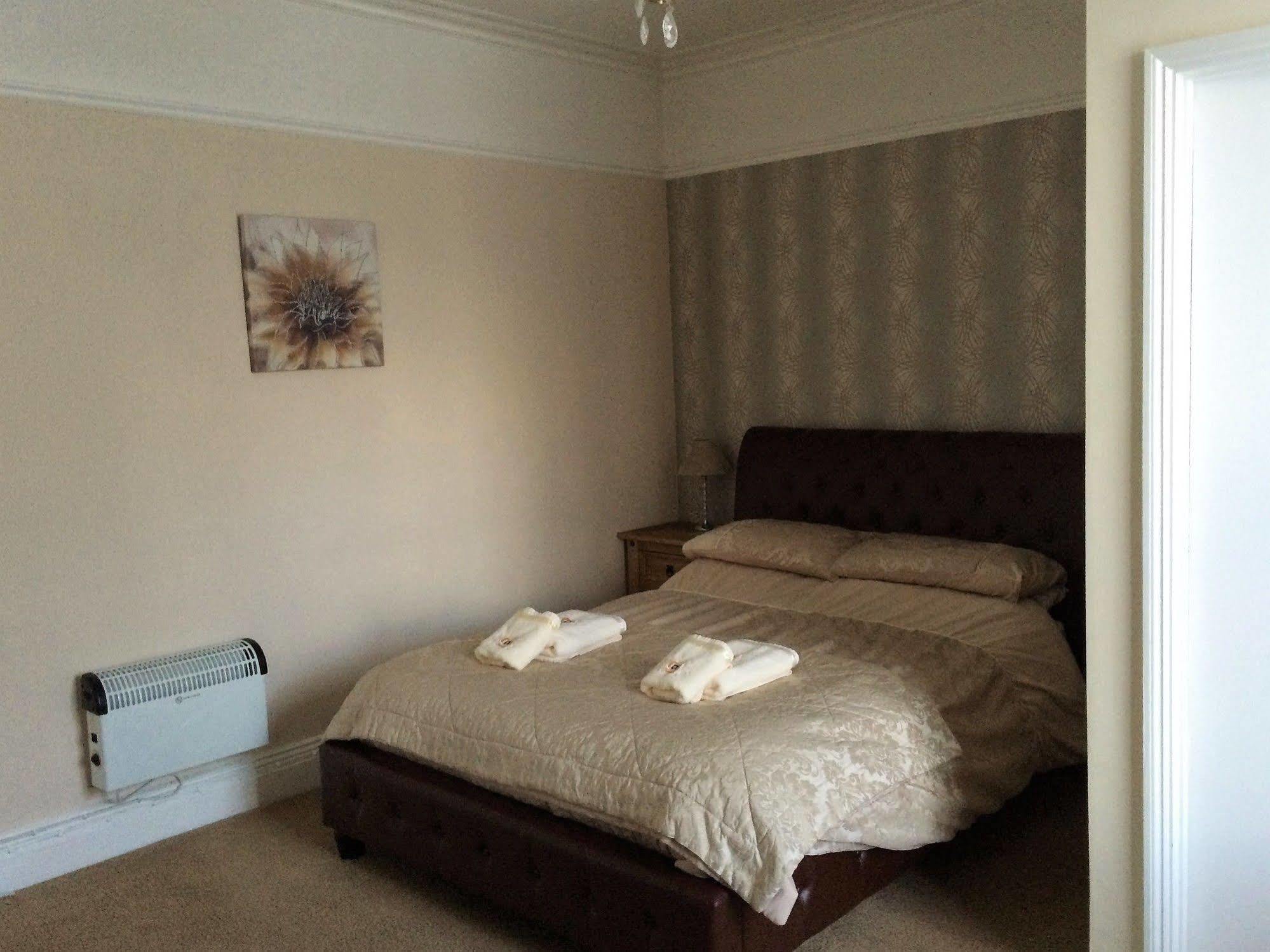Hilbury Court Hotel Trowbridge Kültér fotó