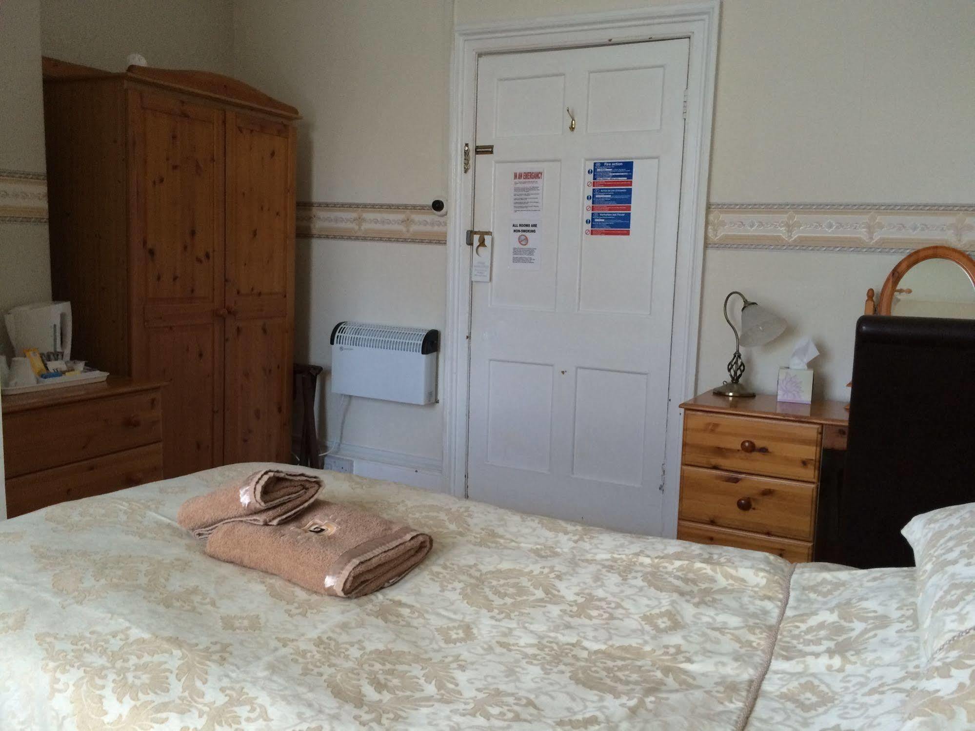 Hilbury Court Hotel Trowbridge Kültér fotó